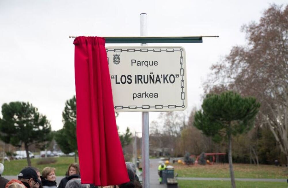 Placa del parque dedicado a los Iruña'ko