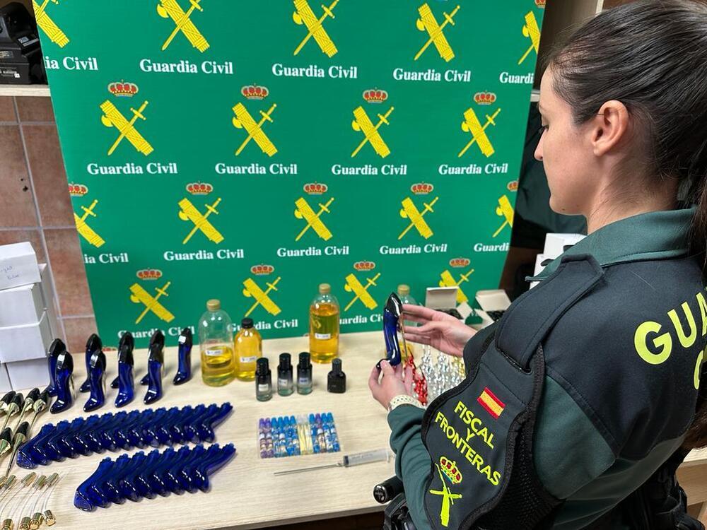 Detenido un vendedor ambulante con 675 perfumes falsos en Pamplona