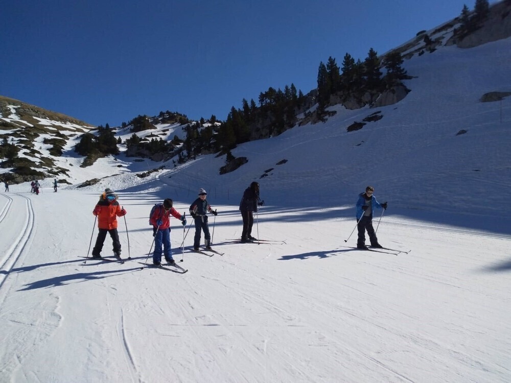 Alto trasiego de esquiadores en las pistas de Larra Belagua