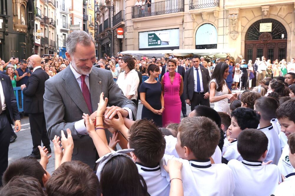 Caluroso recibimiento a los Reyes en Pamplona