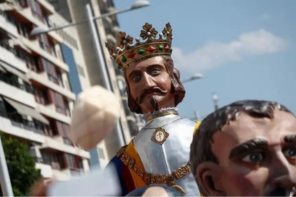 Los gigantes y cabezudos vuelven a las calles de Pamplona