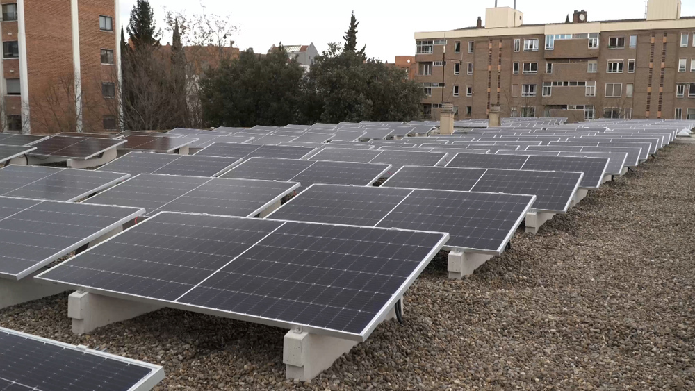 El colegio José María Iribarren estrena placas fotovoltaicas