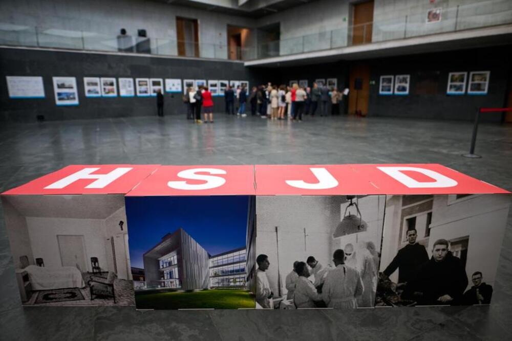 Imagen de la inauguración de la exposición sobre el Hospital San Juan de Dios - PARLAMENTO DE NAVARRA