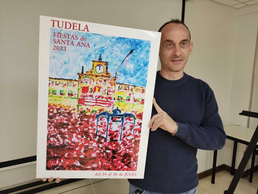 Ignacio González Pérez muestra su cartel ganador 