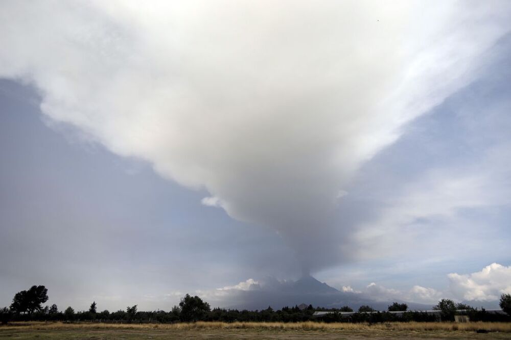 Alerta por volcán Popocatépetl sube a fase 3, con cenizas por todo el Centro de México