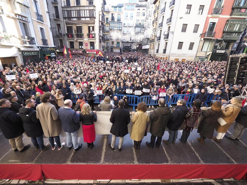 10.000 personas se concentran contra la moción en Pamplona