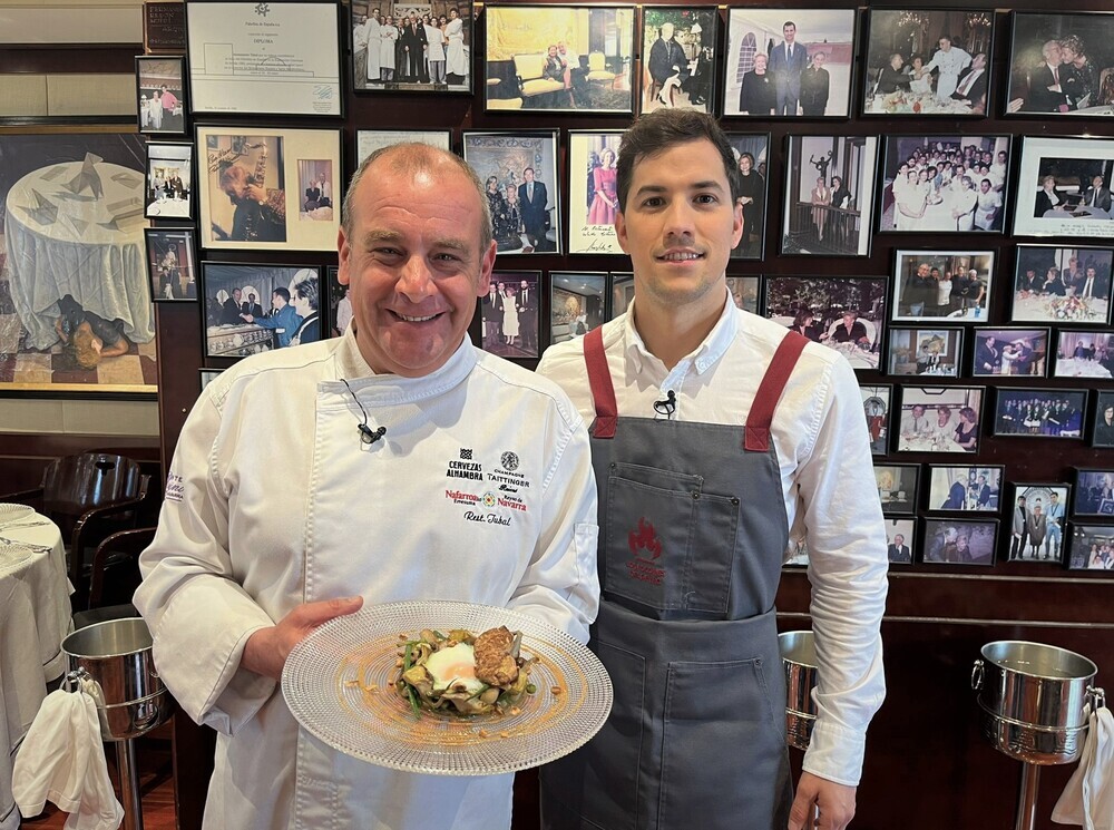 De I a D: Nicolás Ramírez, chef del restaurante Túbal de Tafalla y Sergio Jiménez, conductor del programa y periodista de Navarra TV