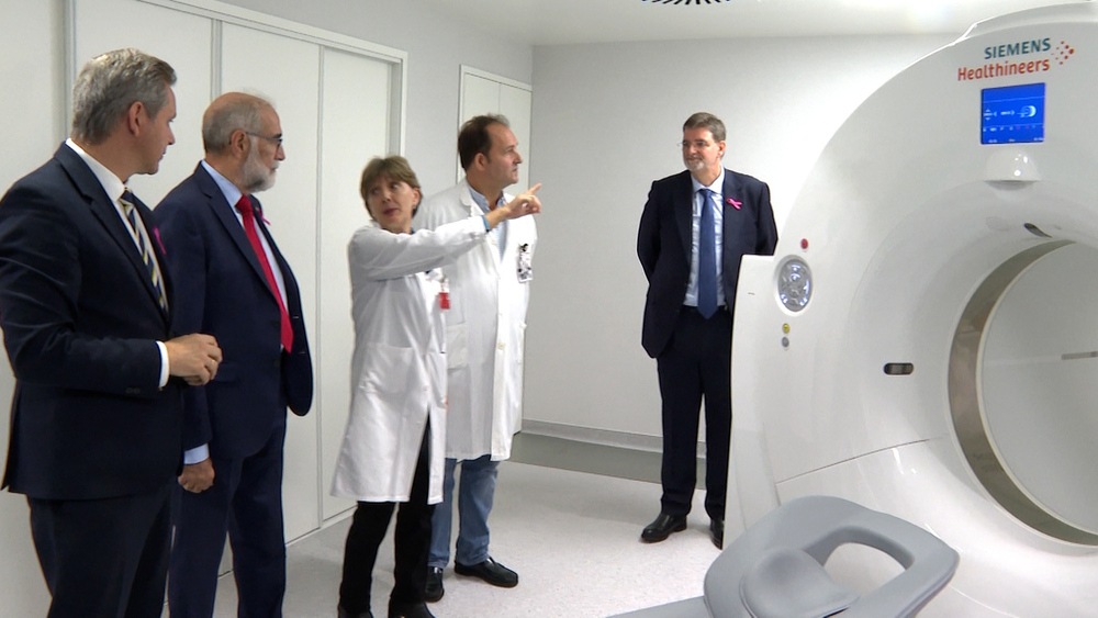 El ministro de Sanidad visita en el HUN dos nuevos equipos de alta tecnología, operativos solo en Navarra