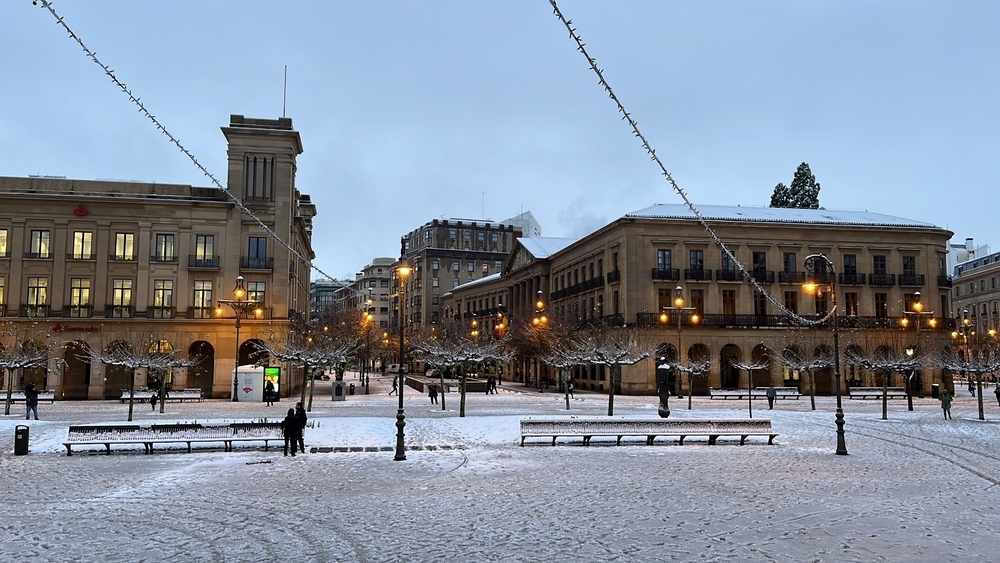Imagen de la plaza del Castillo de Pamplona a las 08:00 de esta mañana. 