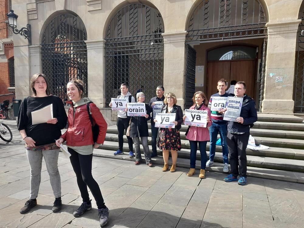 Imagen de los sindicatos que han convocado una huelga en la educación pública de Navarra para el 3 de abril (LAB, Steilas, CCOO, ELA, UGT)