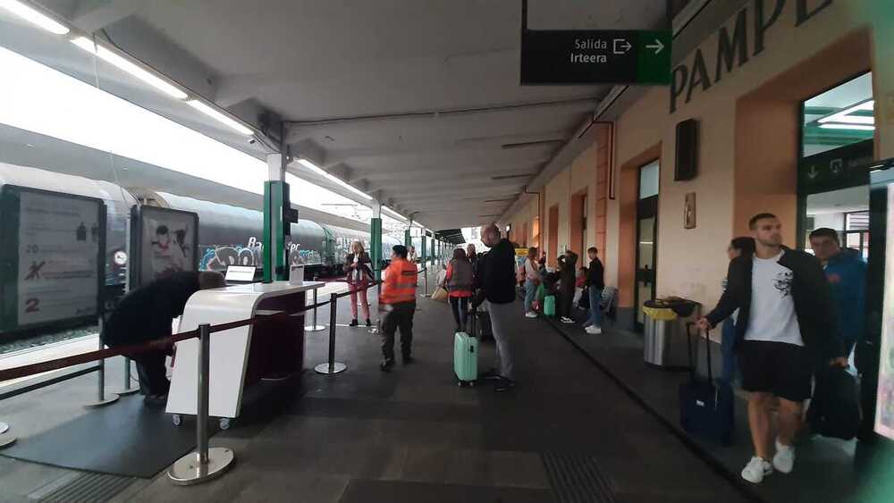 Hasta 8 horas de retraso en el tren Madrid-Pamplona
