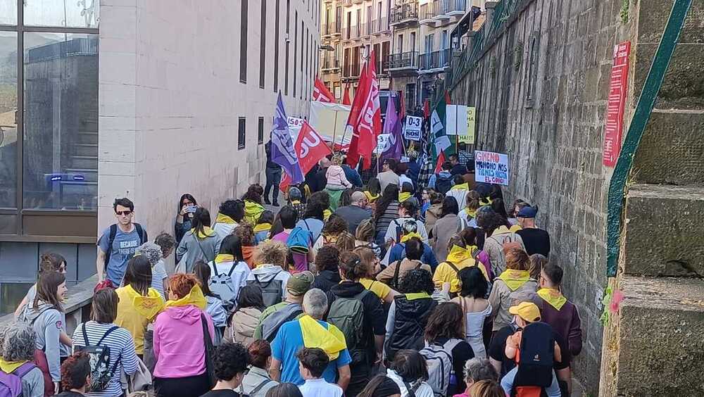 Una manifestación protesta en Pamplona contra las nuevas aulas de dos años