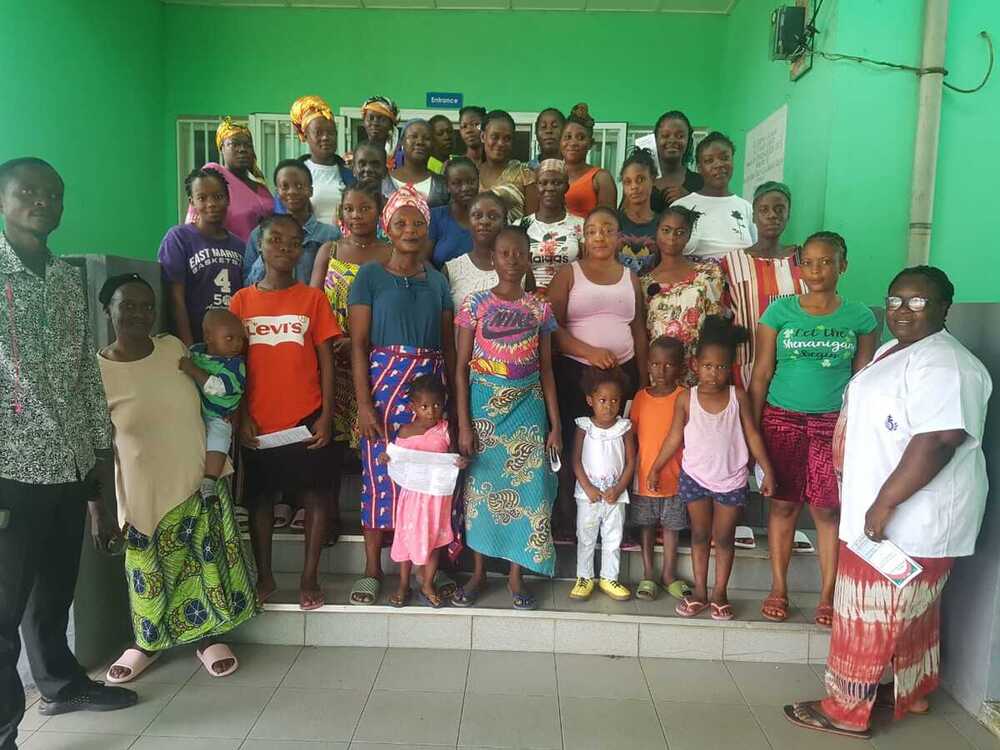 Promover la salud de niños y mujeres en Liberia 