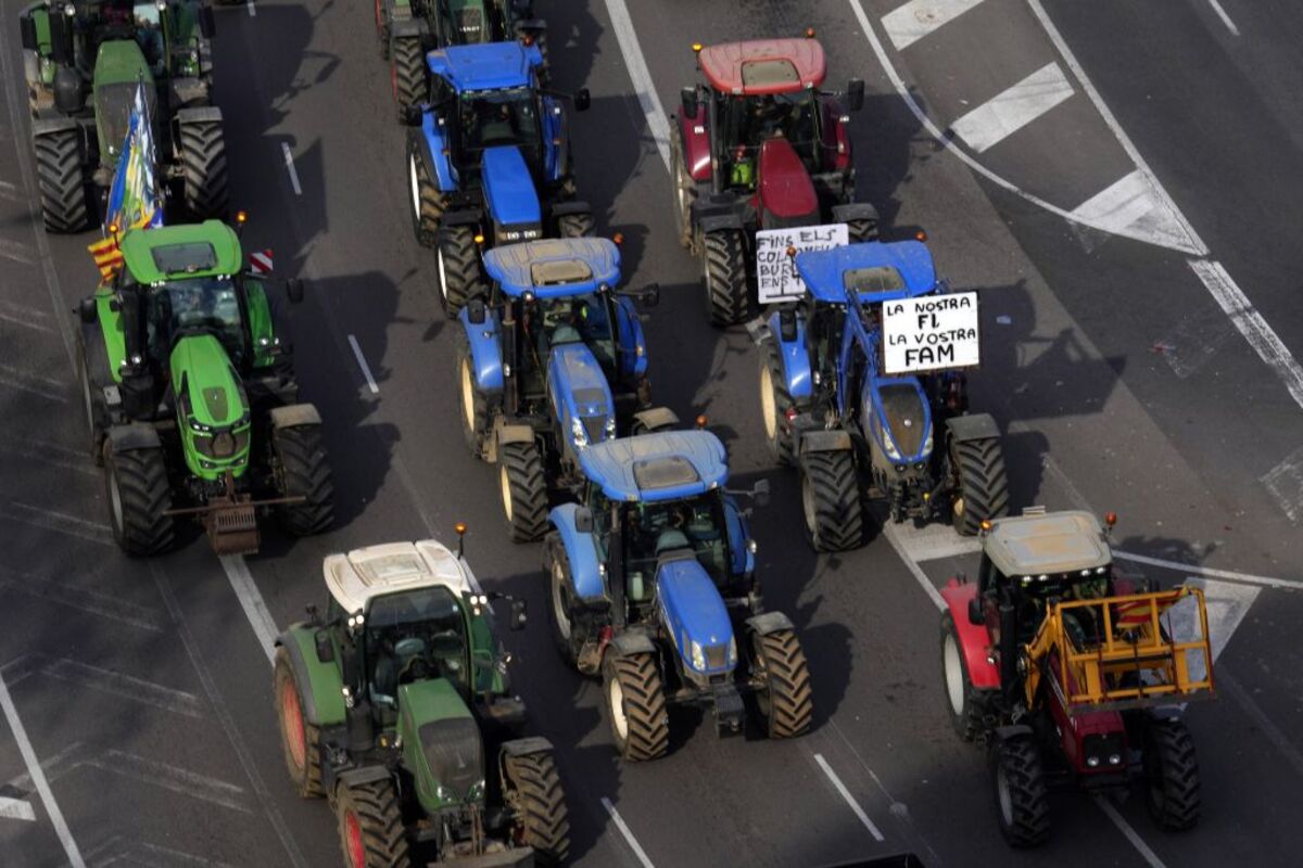 Centenares de tractores de la marcha agrícola llegan a Barcelona  / ALEJANDRO GARCÍA