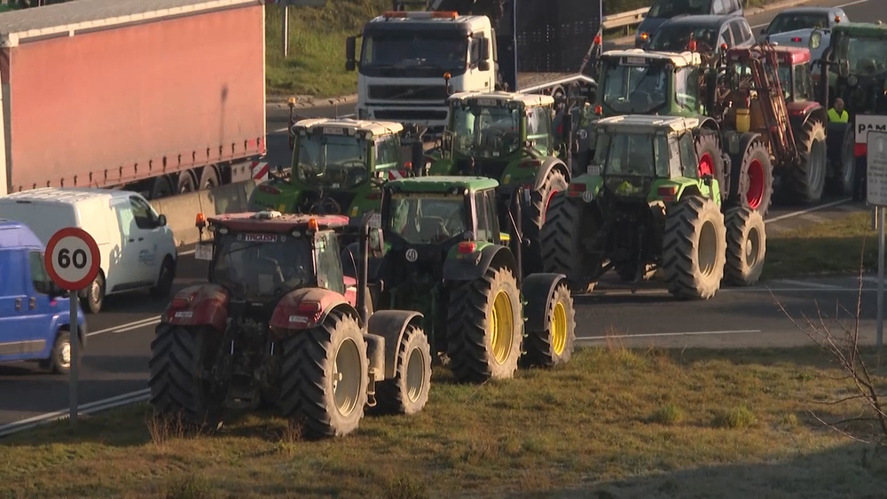 Los agricultores intensifican sus protestas en la carretera