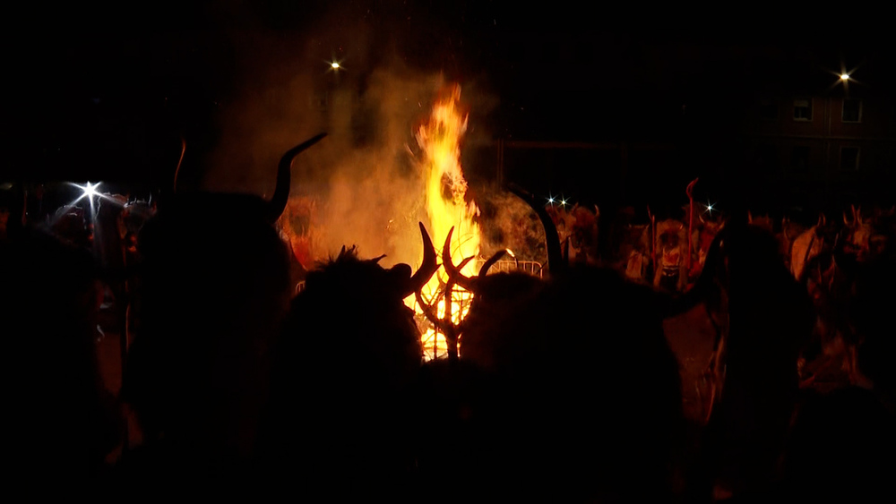 Noche mágica en Alsasua con la presencia de los 'Momotxorros'
