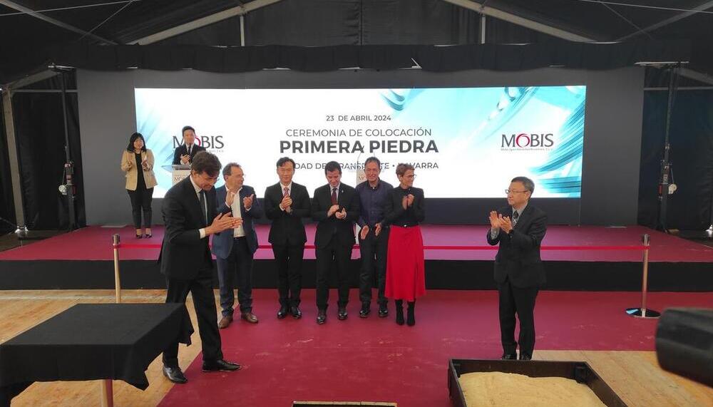 La presidenta del Gobierno de Navarra, María Chivite, en el acto de colocación de la primera piedra de la planta de Mobis Spain Electrified Powertrain en el término de Noáin. - EUROPA PRESS