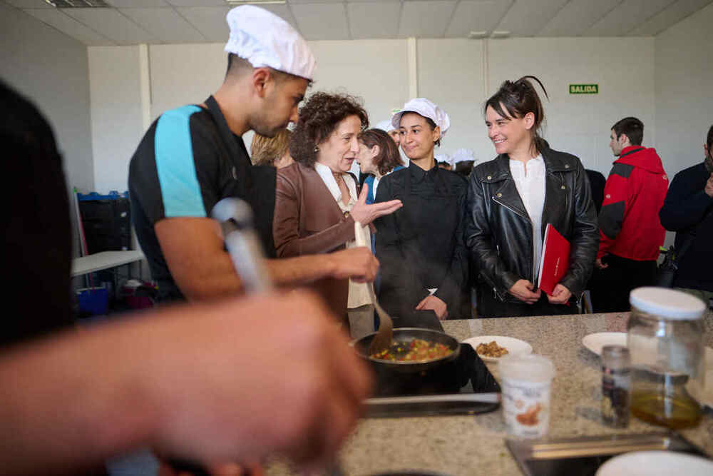 16 personas migrantes se forman para el empleo a través de un programa de arraigo para la formación en hostelería del SNE-NL en colaboración con ANAPEH
