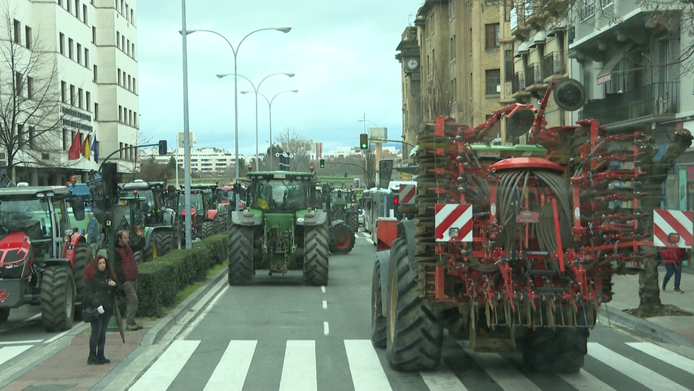 Los tractores se retiran de la capital navarra