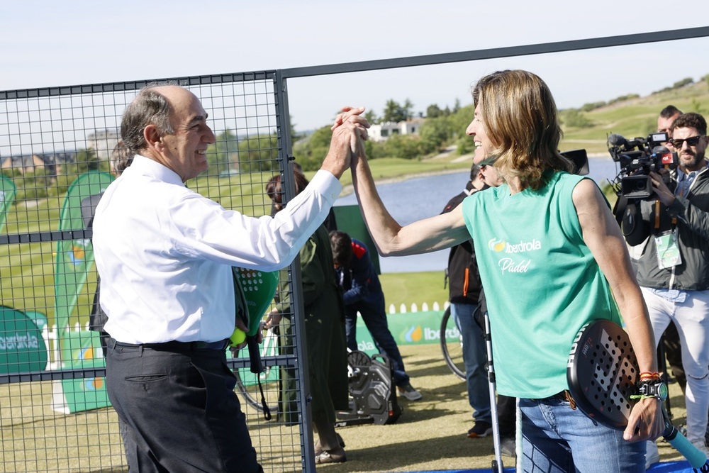 El presidente de Iberdrola, Ignacio Sánchez Galán, con María Silvela, campeona del mundo de pádel