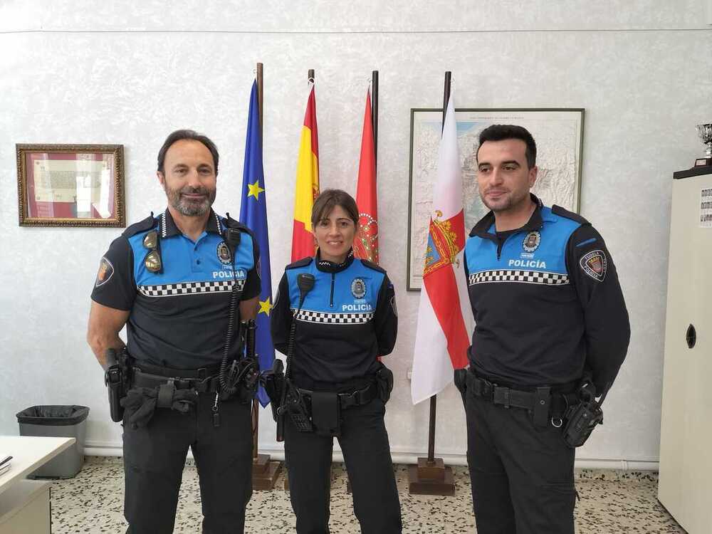 Los agentes de Policía Local de Tudela que han salvado a la mujer