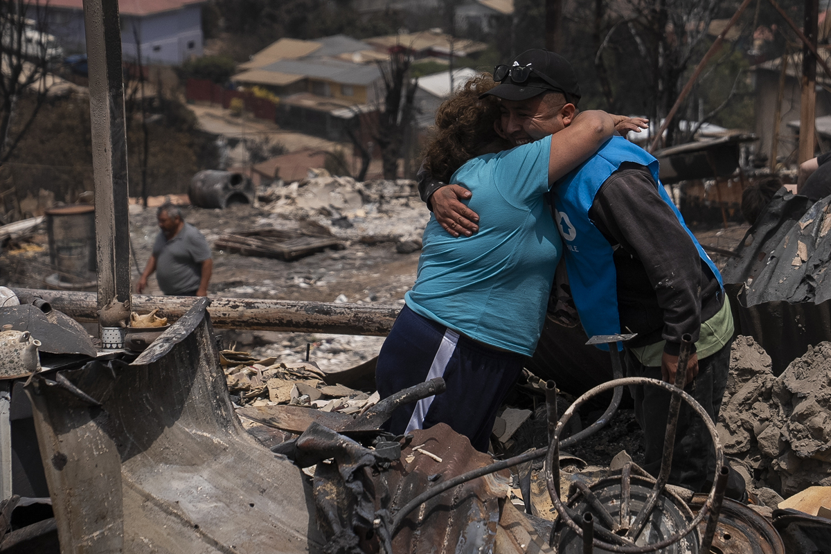 Aumentan a 56 los muertos en los devastadores incendios de Valparaíso en Chile  / ADRIANA THOMASA