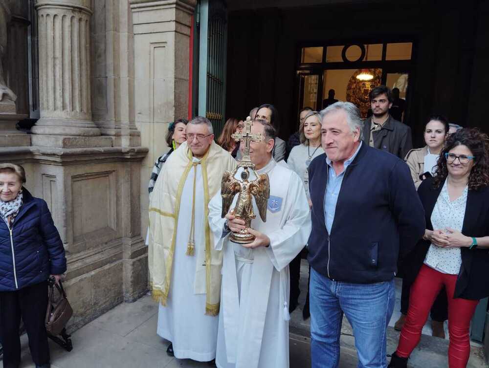El Ayuntamiento de Pamplona recibe al Ángel de Aralar