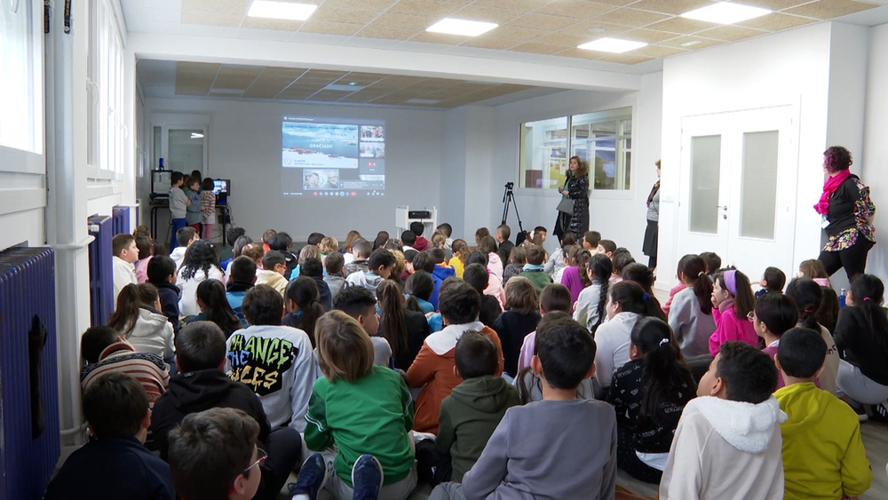 Alumnos del colegio Monte San Julián de Tudela hacen una videollamada con la Antártida