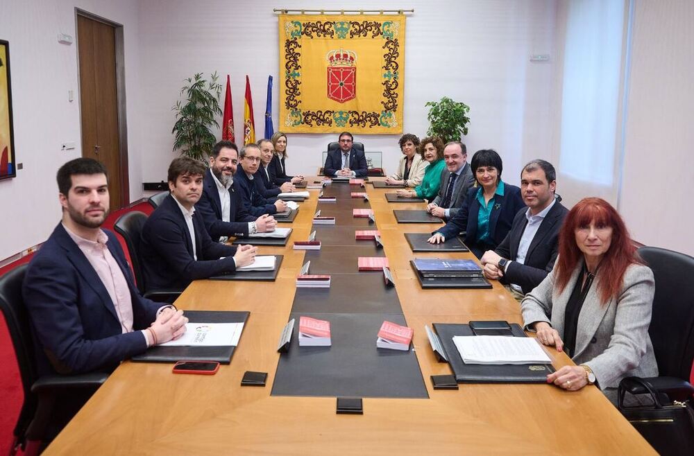 Imagen de la Mesa y Junta de Portavoces del Parlamento de Navarra