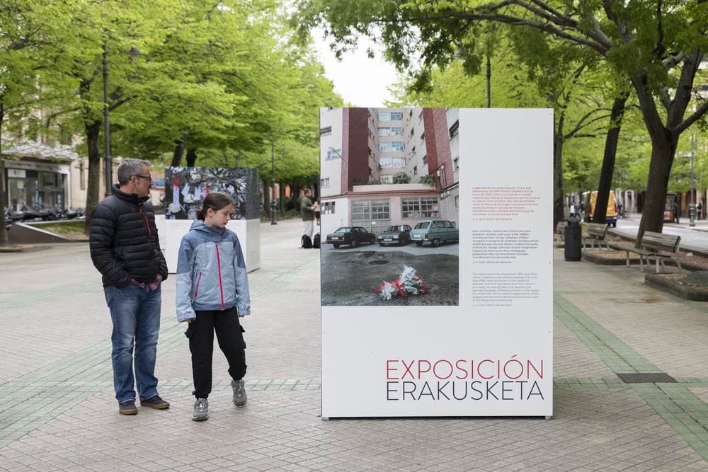 Inaugurada en Pamplona una exposición sobre los homenajes ciudadanos espontáneos a las víctimas de terrorismo en el mundo