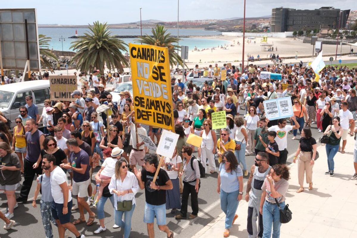 Canarias se manifiesta contra el modelo turístico  / EUROPA PRESS CANARIAS