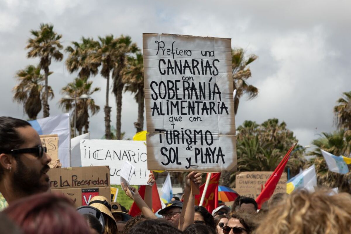 Canarias se manifiesta contra el modelo turístico  / EUROPA PRESS CANARIAS
