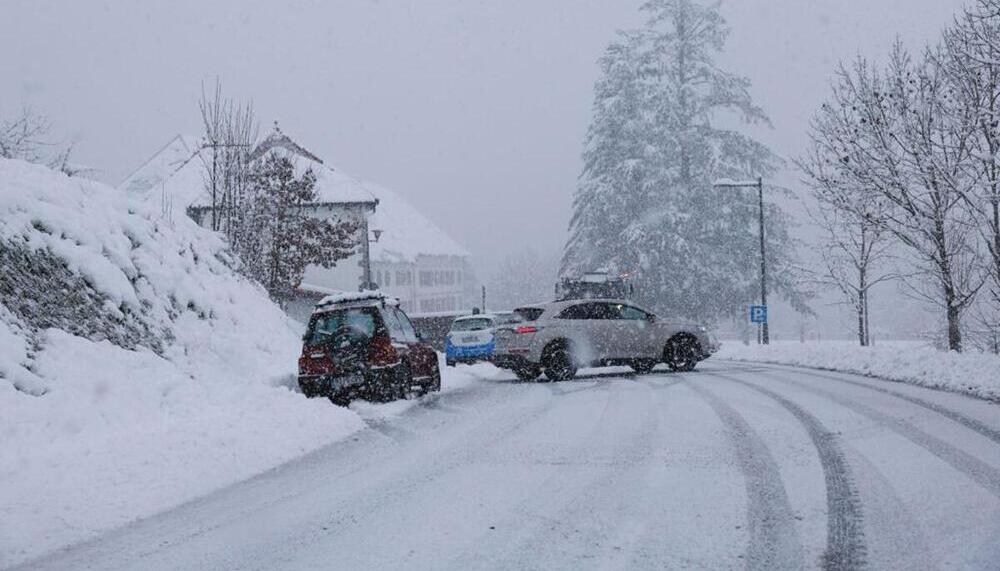 La nieve mantiene 3 carreteras cortadas este domingo