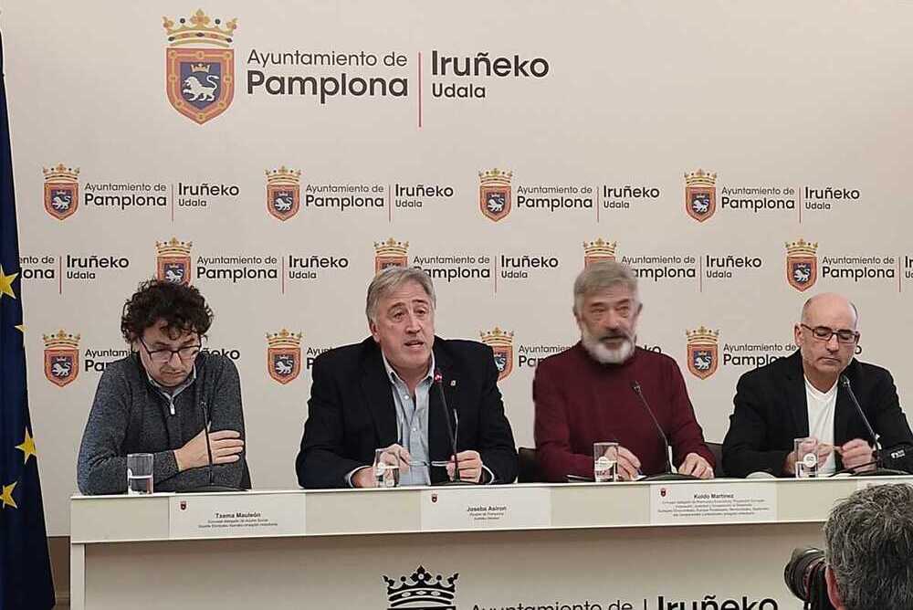 El alcalde de Pamplona, Joseba Asiron, junto a los concejales Joxe Abaurrea, Koldo Martínez y Txema Mauleón - EUROPA PRESS