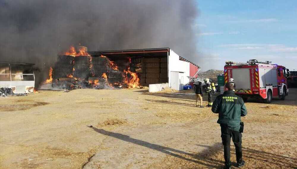 Imagen de la granja ardiendo