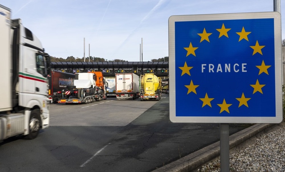Imágenes de los camiones atrapados en Francia 