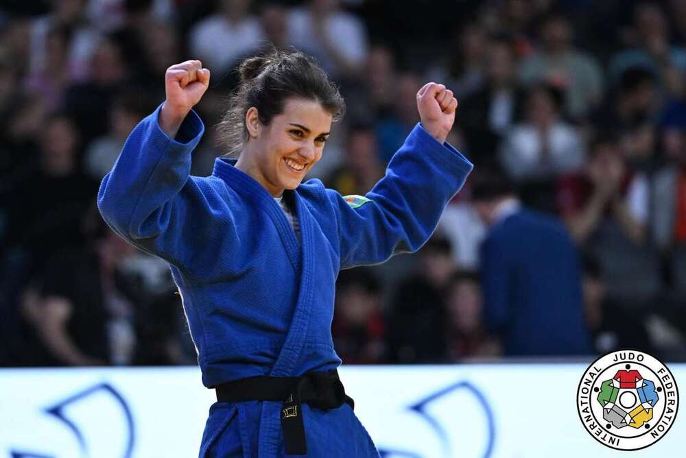 Ariane Toro celebra la medalla de bronce