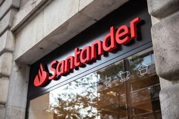 Santander y Correos permiten pedir efectivo a carteros rurales