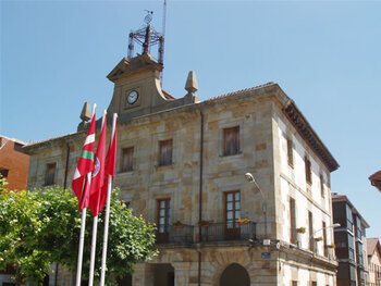 Etxarri Aranatz deberá poner la bandera de Navarra y España
