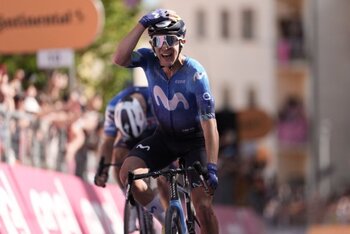 Pelayo Sánchez otorga la victoria a Movistar en el Giro