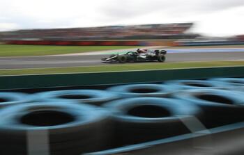 Hamilton se lleva la 'pole' pero Bottas saldrá primero