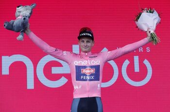 Van der Poel, el primer 'maglia rosa' del Giro
