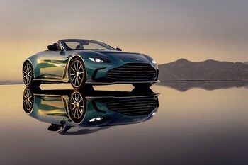 Aston Martin presenta el V12 Vantage Roadster