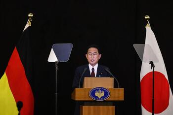 Las proyecciones en Japón dan al primer ministro como vencedor