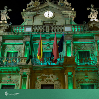 Pamplona se ilumina de verde en el Día del Farmacéutico