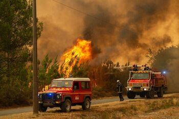 Las llamas en Francia mantienen las vías hacia España colapsadas