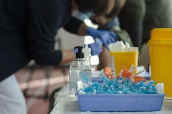 La UE envía a España 5.300 vacunas contra la viruela del mono