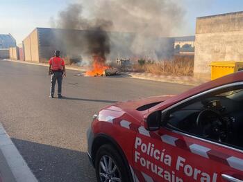 Investigan la quema de contenedores en Cadreita