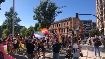 Cientos de personas claman por el Orgullo en Pamplona