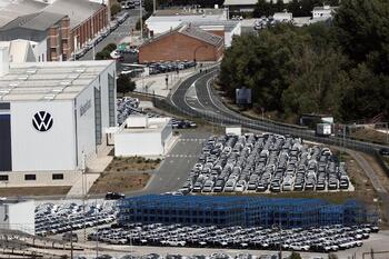 El futuro en Volkswagen Navarra crispa el debate político